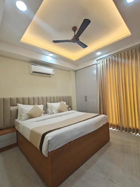 Akshay premium suites1 BHK Serviced Apartments Near Artemis Hospital Sector 52 - Image 1