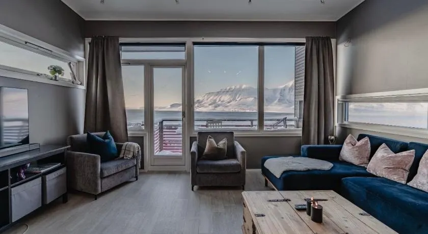 Arctic Retreat - Image 1