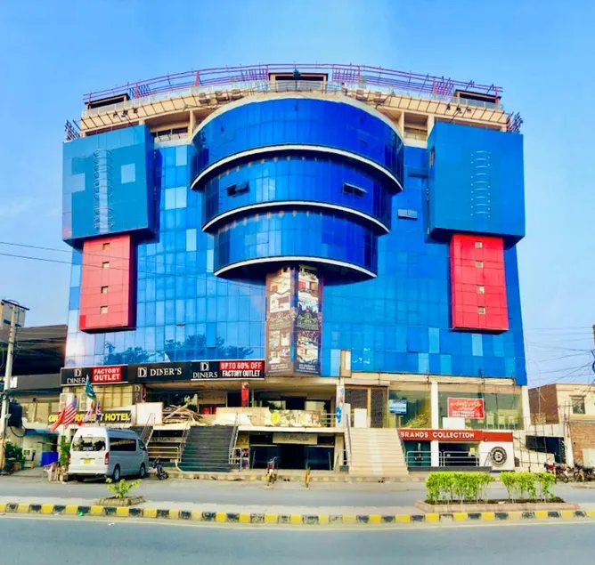 Grand Regent Hotel and Suites - Image 1