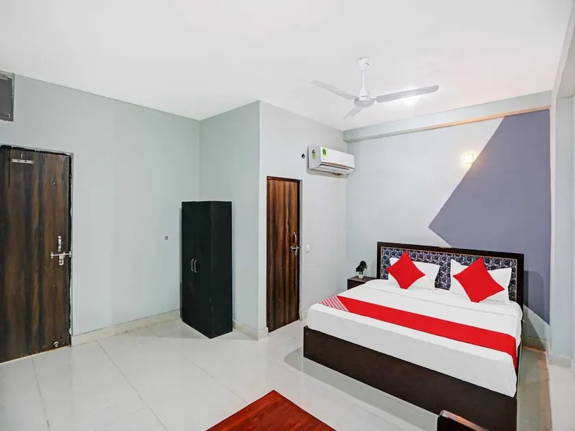 Hotel O Super Hotel - Image 1