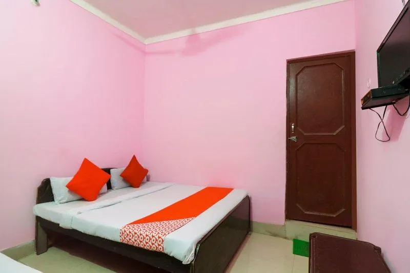 OYO 60211 Ashish Hotel - Image 1