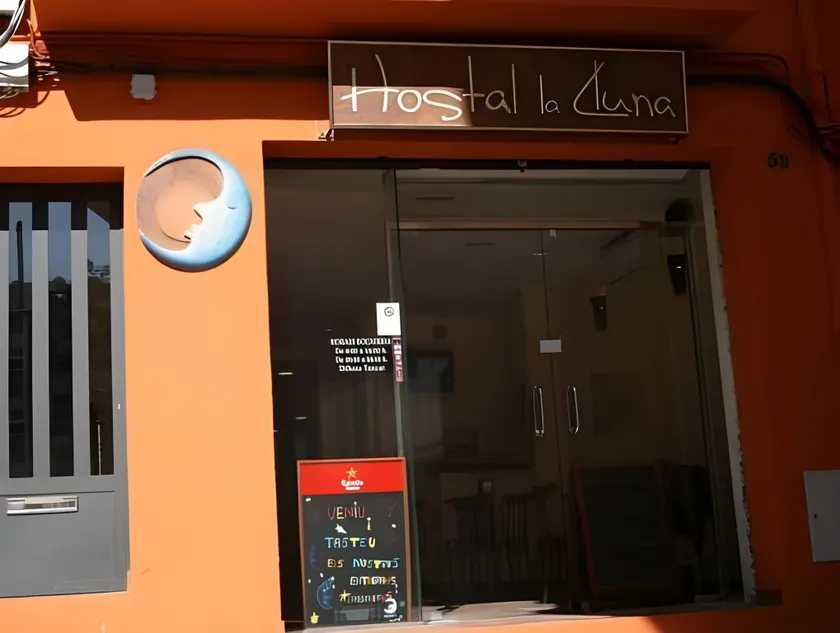 Hostal La Luna - Image 1