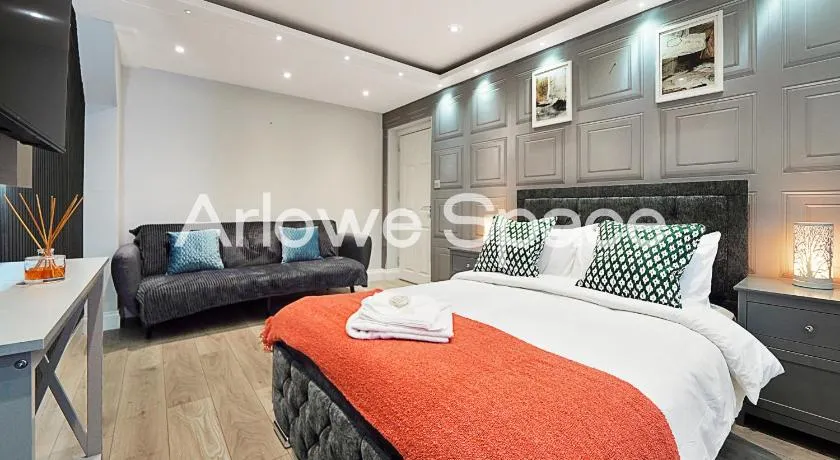 Leyton Guest Rooms - Rooms and Amenities - Image 1