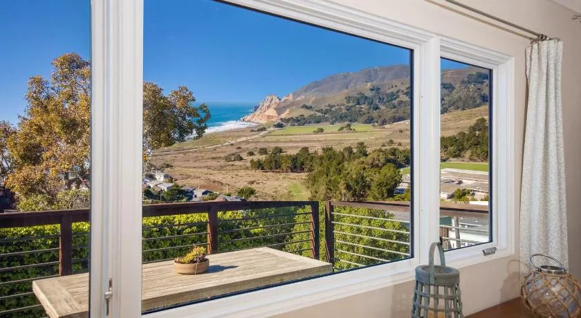 Ocean & Mountain View Home - Walk to Trails Beach Family Activities - Image 1