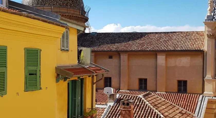 Sunny apartment in heart of Nice Old Town - Image 1
