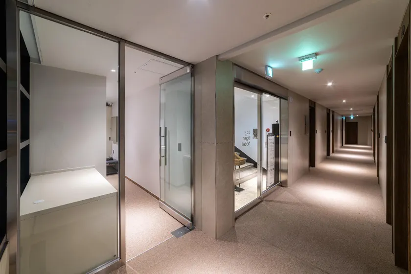 lazy tiger hotel - Image 1