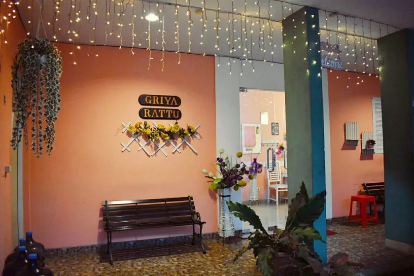 Griya Rattu Kost N Guesthouse - Image 1