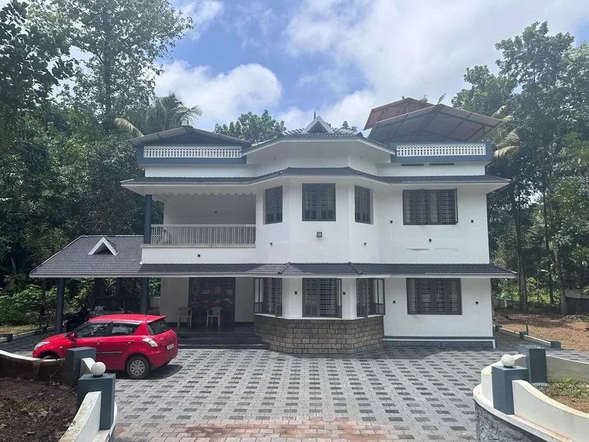 Home Away Roam Stay - Image 1