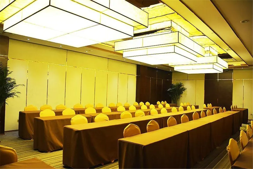 Family Tianzhongxing Hotel Zhumadian - Image 1