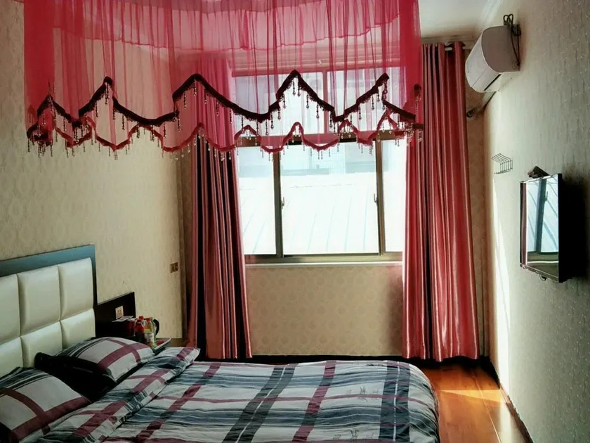 Friendship Hotel - Image 1