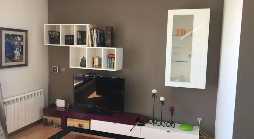 Atico, Piscina, AC, WI-FI y Parking Gratis, Gran Terraza, VUT 47-79 - Image 1