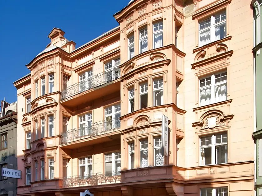 Hotel Taurus - Image 1