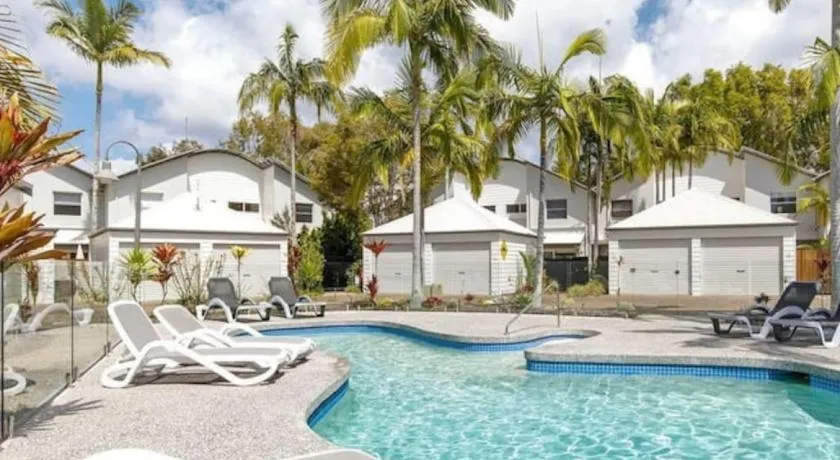 14 Gorgeous Waterfront Noosa Oasis - Image 1