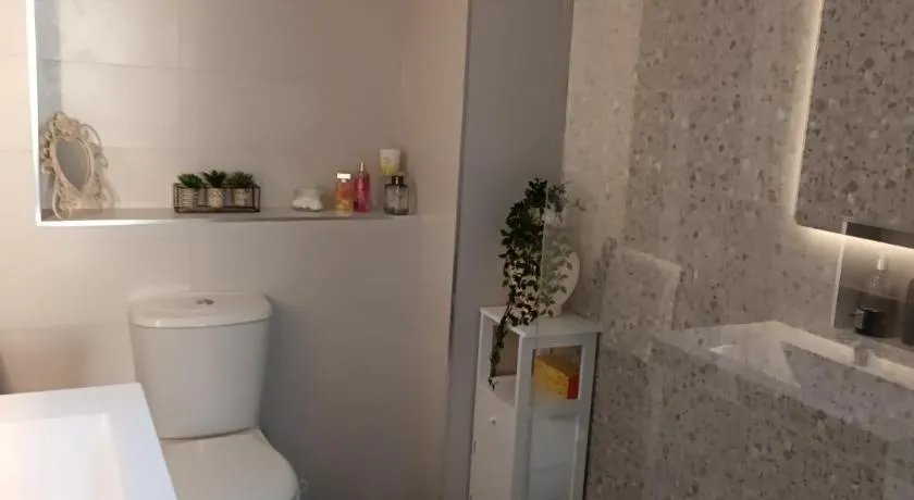 Room with rural views - Image 1
