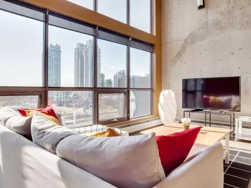 Huge Penthouse Loft, Rooftop Patio, BBQ, Parking, Coffee - Image 1