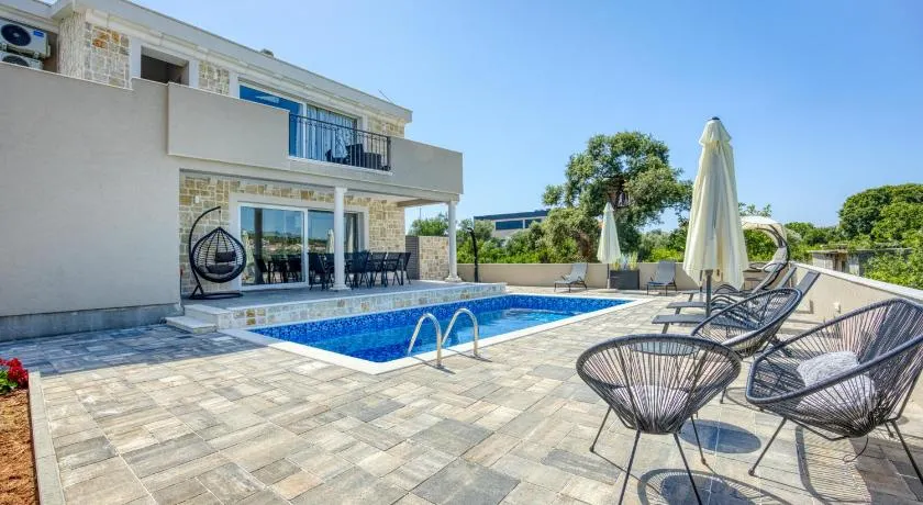 Ferienhaus Solea mit Pool - Image 1