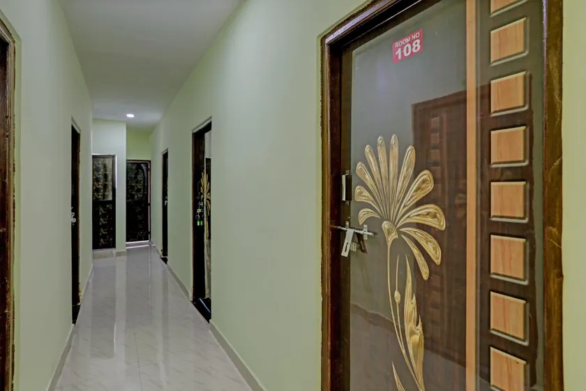 Hotel O Leo Star - Image 1