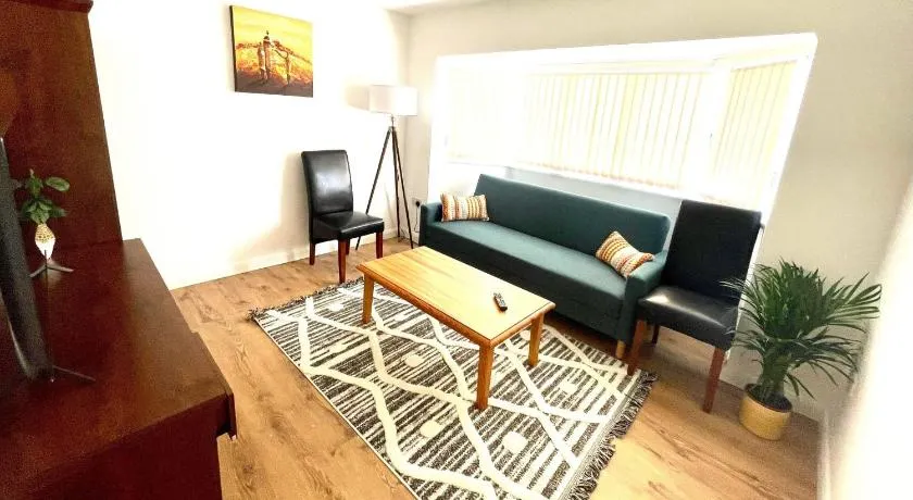 Apartment in Oxfordshire - Image 1