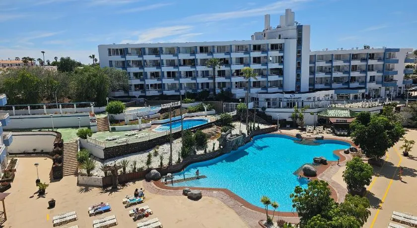Corbeta 427 aircon and 3 pools - Image 1