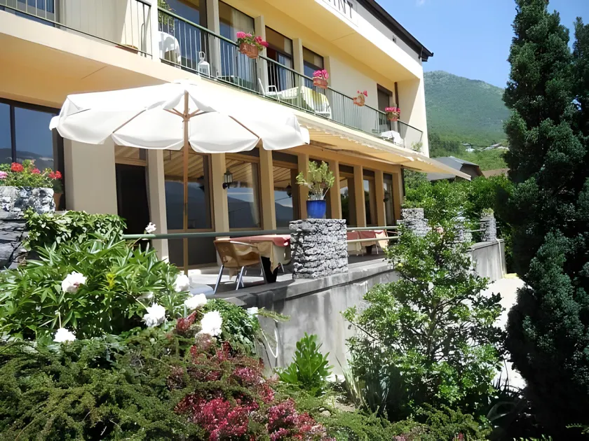 Hotel Bellevue - Image 1
