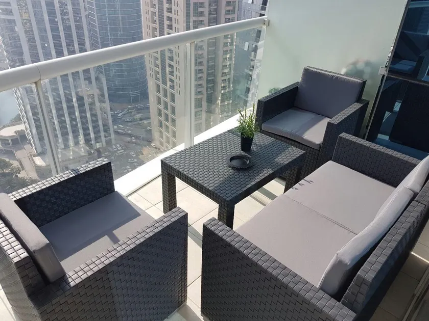 Stylish 1BR Apartment! Near Metro & Stroll to Dubai Marina - Image 1