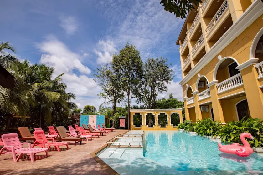 ROYAL PINEAPPLE HOTEL l a welcome to wealth and good fortune - Image 1
