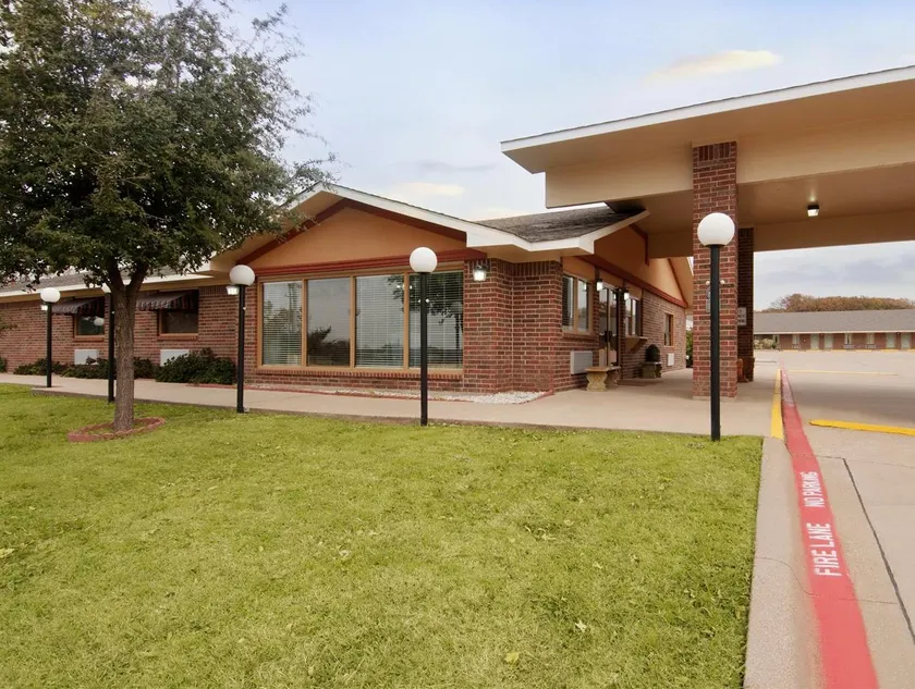 Five Star Inn Burleson - Image 1