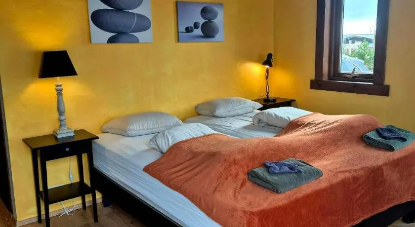 Guestroom with a mountain view - Image 1