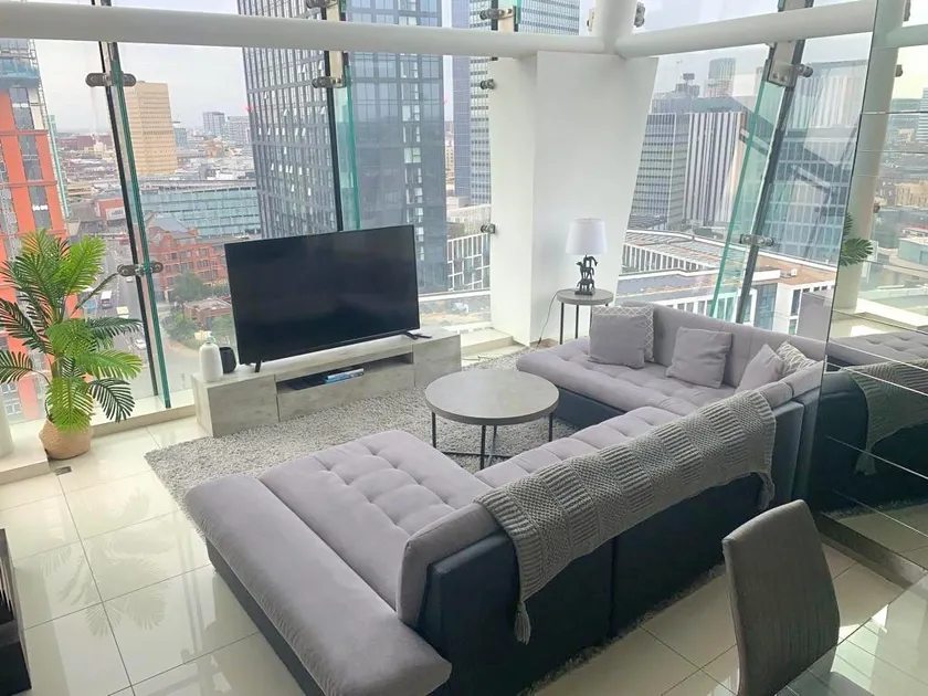 Amazing Skyline Views 3BR Duplex With Free Parking - Image 1