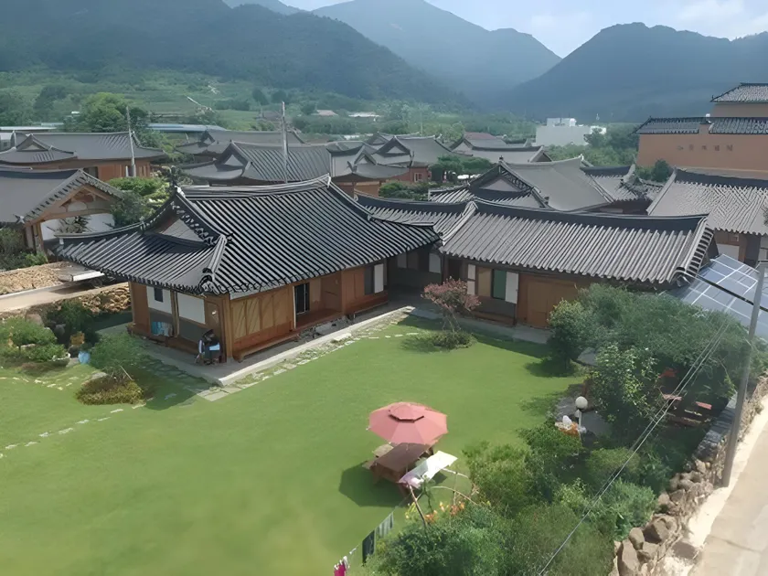 Suncheon Sagyejeol Haeoreum Hanok Pension - Image 1