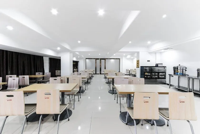 Baiyue Business Apartment (Foshan Xixuan Guangdong Eternal Love Branch) - Image 1