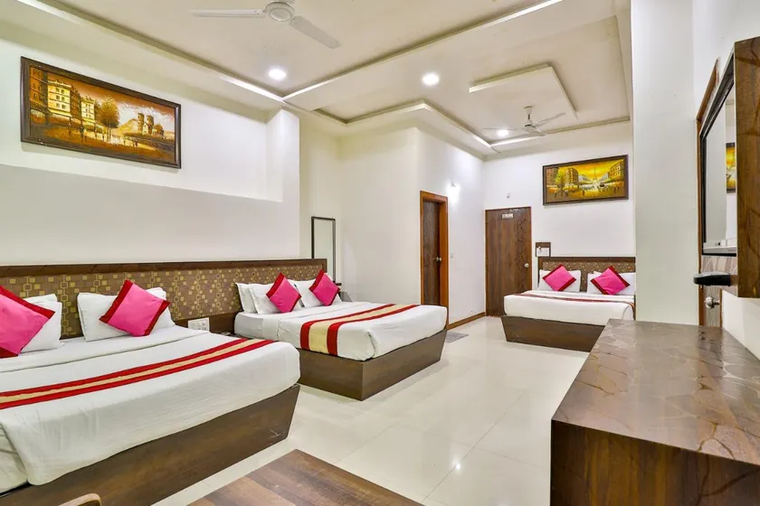 Hotel Abu Grand - Image 1