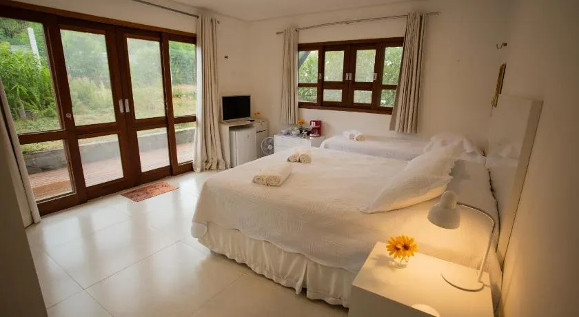 Suites Amma Noronha - Image 1