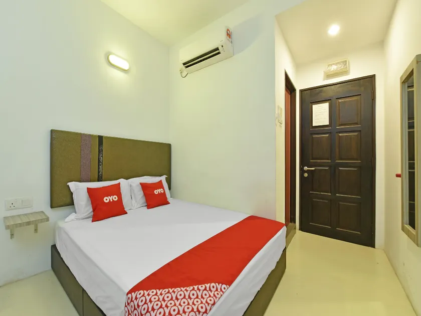 Super OYO Capital O 90556 Hotel Cherita Rooms - Image 1