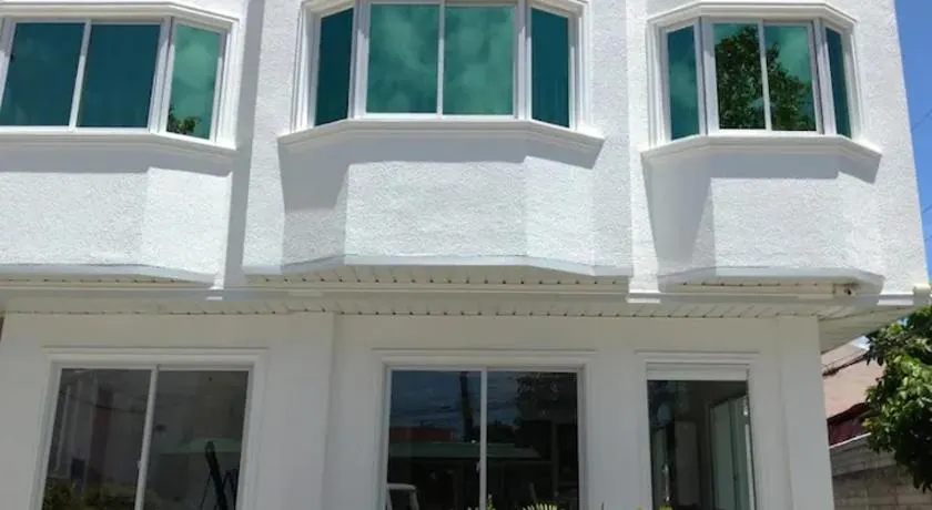 Sillero Painting Gallery and Hostel - Image 1