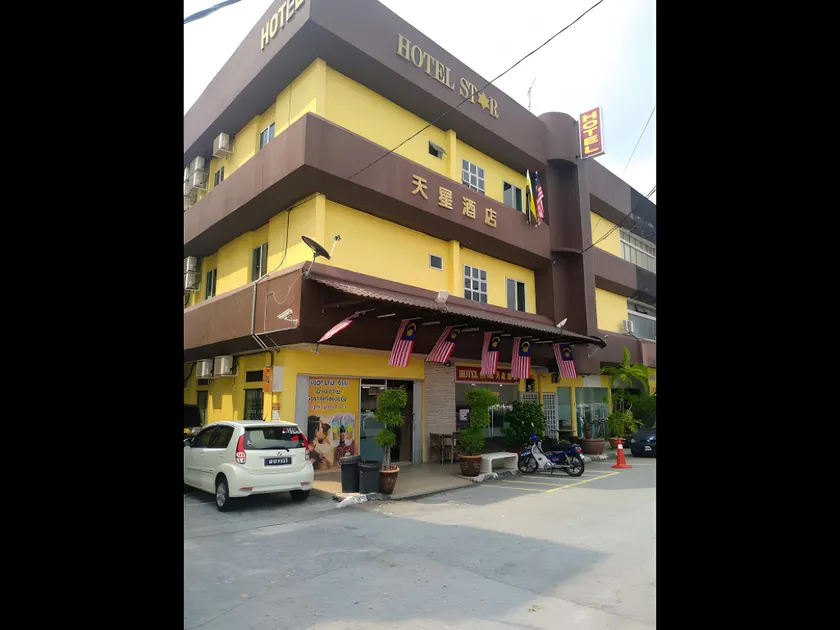 STAR HOTEL - Image 1
