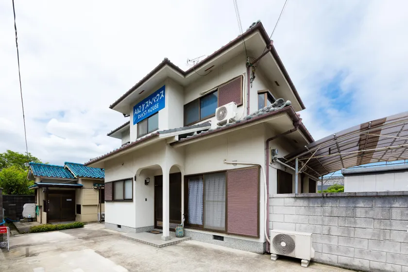 A&Z Guest House 関空行南海線二色の浜駅三分 鍵付き4人部屋 - Image 1