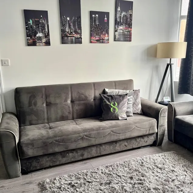 Sleek 2 Bed Oasis Croydon, Sleeps 6 - Image 1
