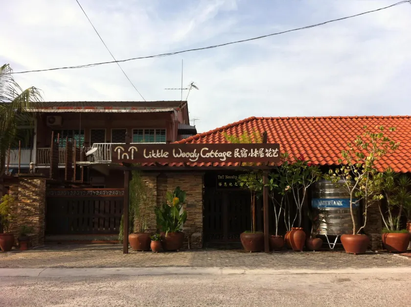TNT Novelty Vacation House - Image 1