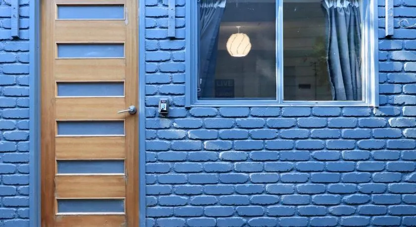Funky Little Apartment - Image 1