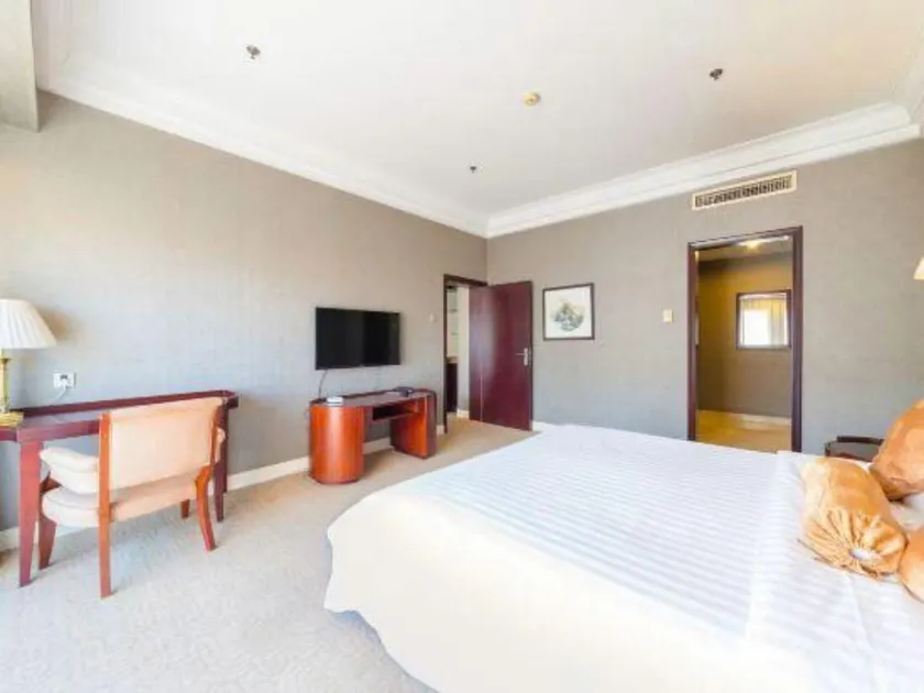Jinjiang Hotel Qianan - Image 1