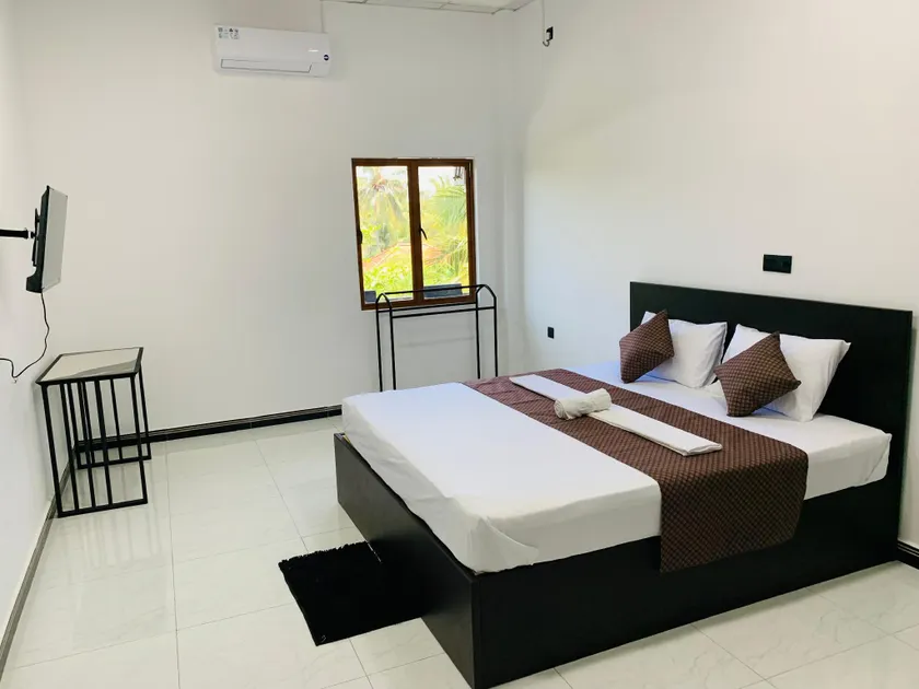 SSS HOTEL - Image 1