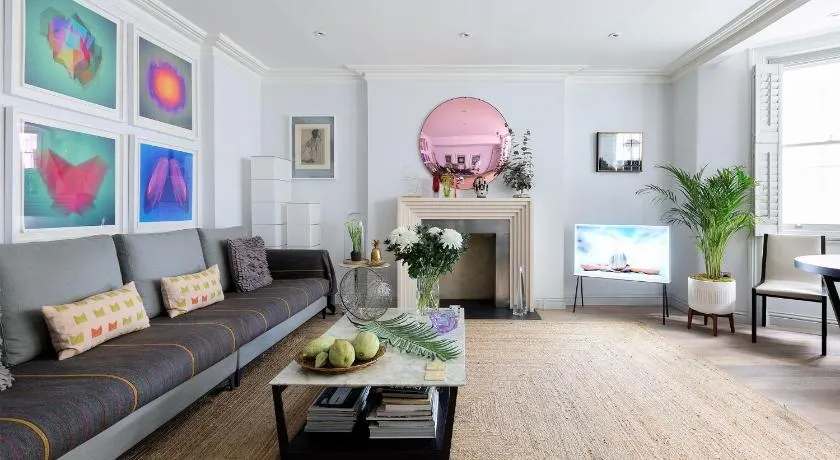 Knightsbridge Holiday Apartment - Image 1