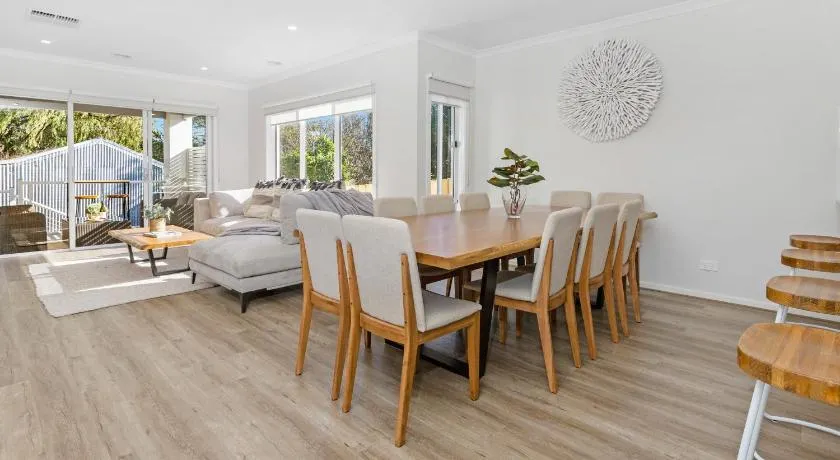 Seaslife - Stylish Family Rosebud Accommodation - Image 1