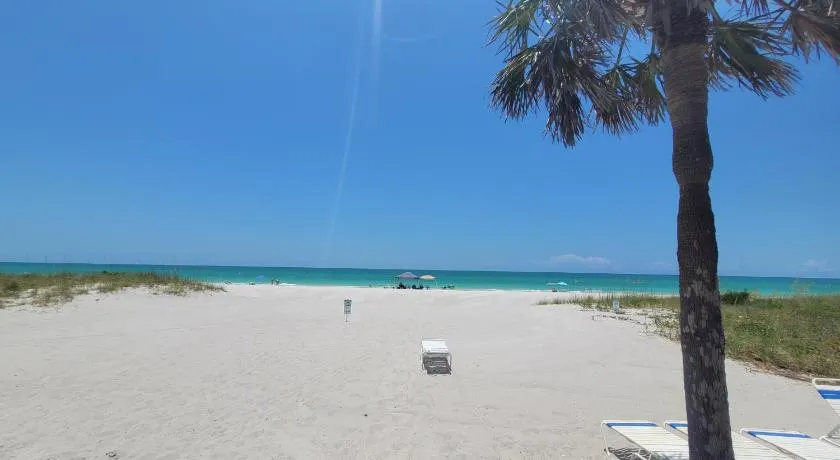 Beach Front One Bedroom Condo Paradise. Ground Floor. - Image 1