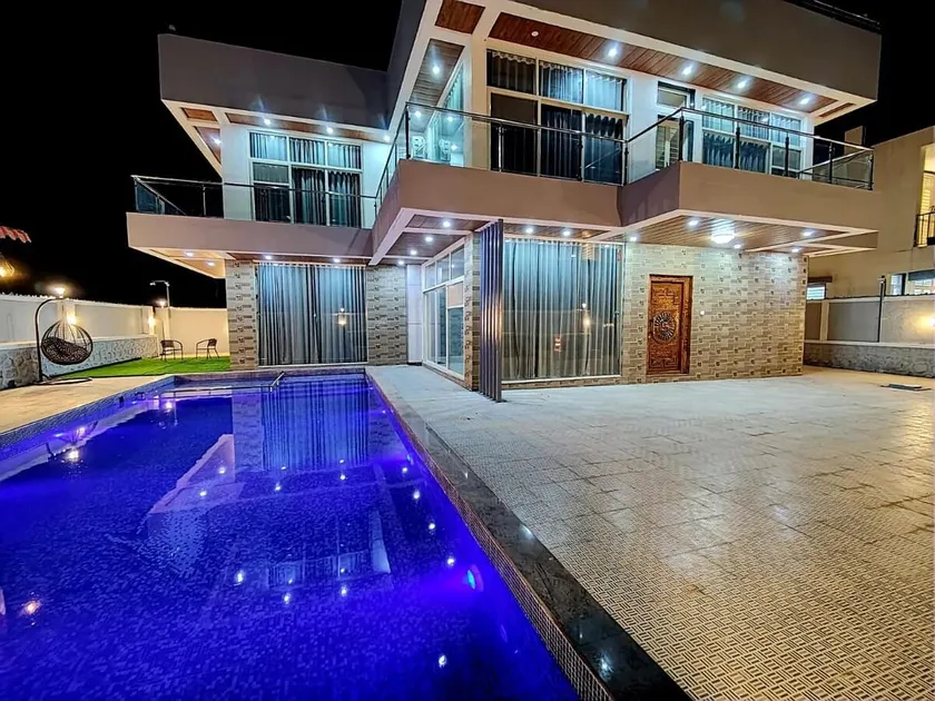 Regal Retreat Villa - Image 1