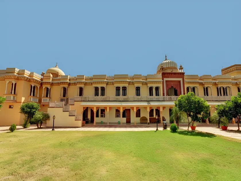 Amar Mahal Orchha - Image 1