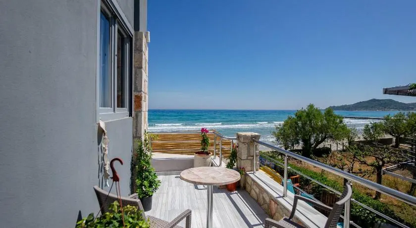 Golden Dolphin Studios & Apartments - Image 1
