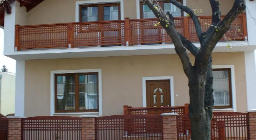 Rózsakert Apartmanház - Image 1