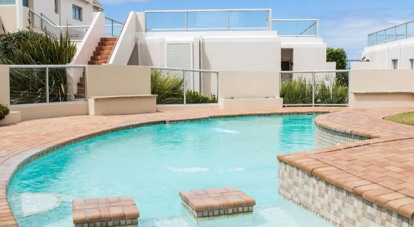 Modern Seaview Apartment - Image 1